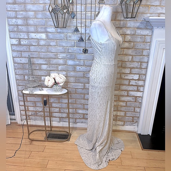 City Triangles White & Silver Fitted Mermaid Style Formal Gown with Mask, Sz. 3 - Picture 7 of 15